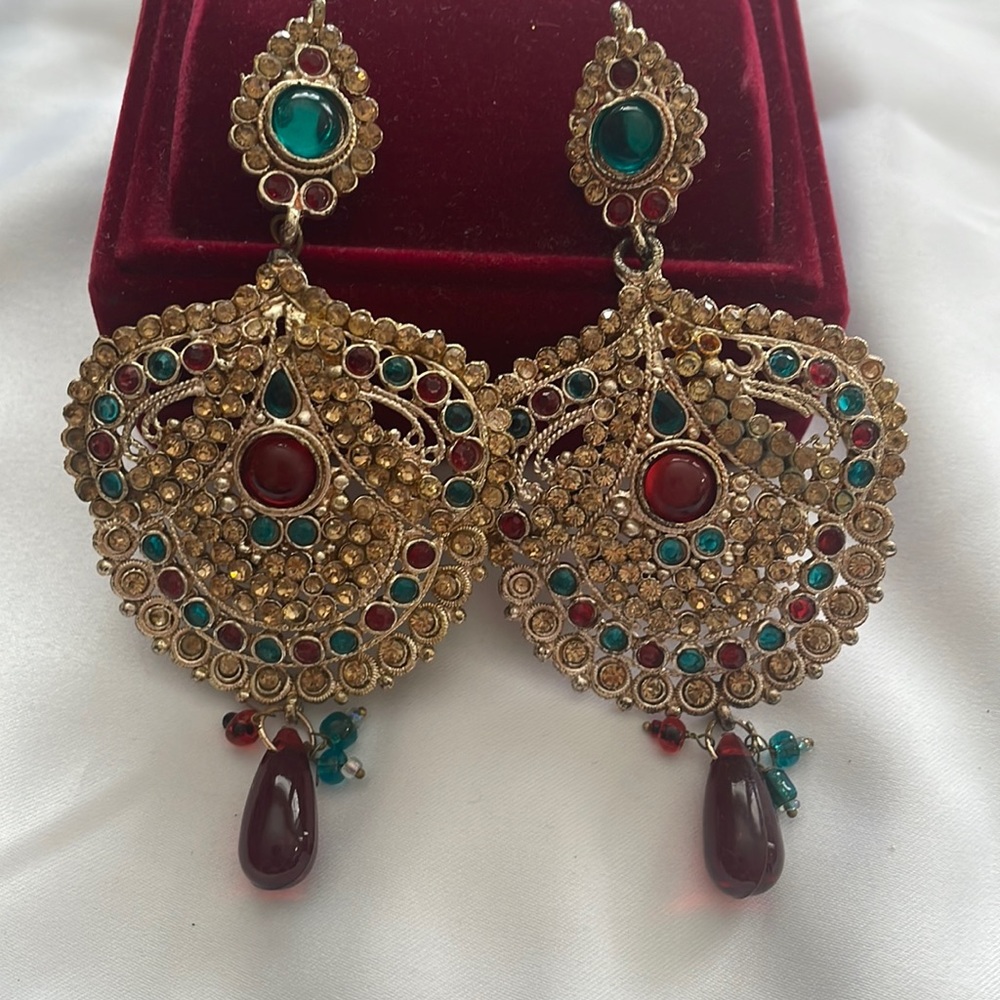 Gorgeous earrings pendant set